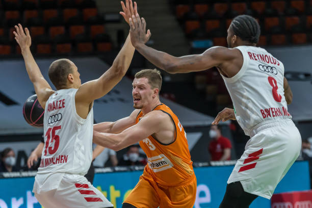 与此前的首 与此前的首